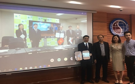 Lễ ký gia hạn Bản ghi nhớ hợp tác về đo đạc và bản đồ giữa Cục Đo đạc, Bản Đồ và Thông tin địa lý Việt Nam (DOSMVN) và Viện Thông tin không gian Địa lý Nhật Bản (GSI)